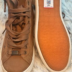 Semi new Uggs snickers size 6 women